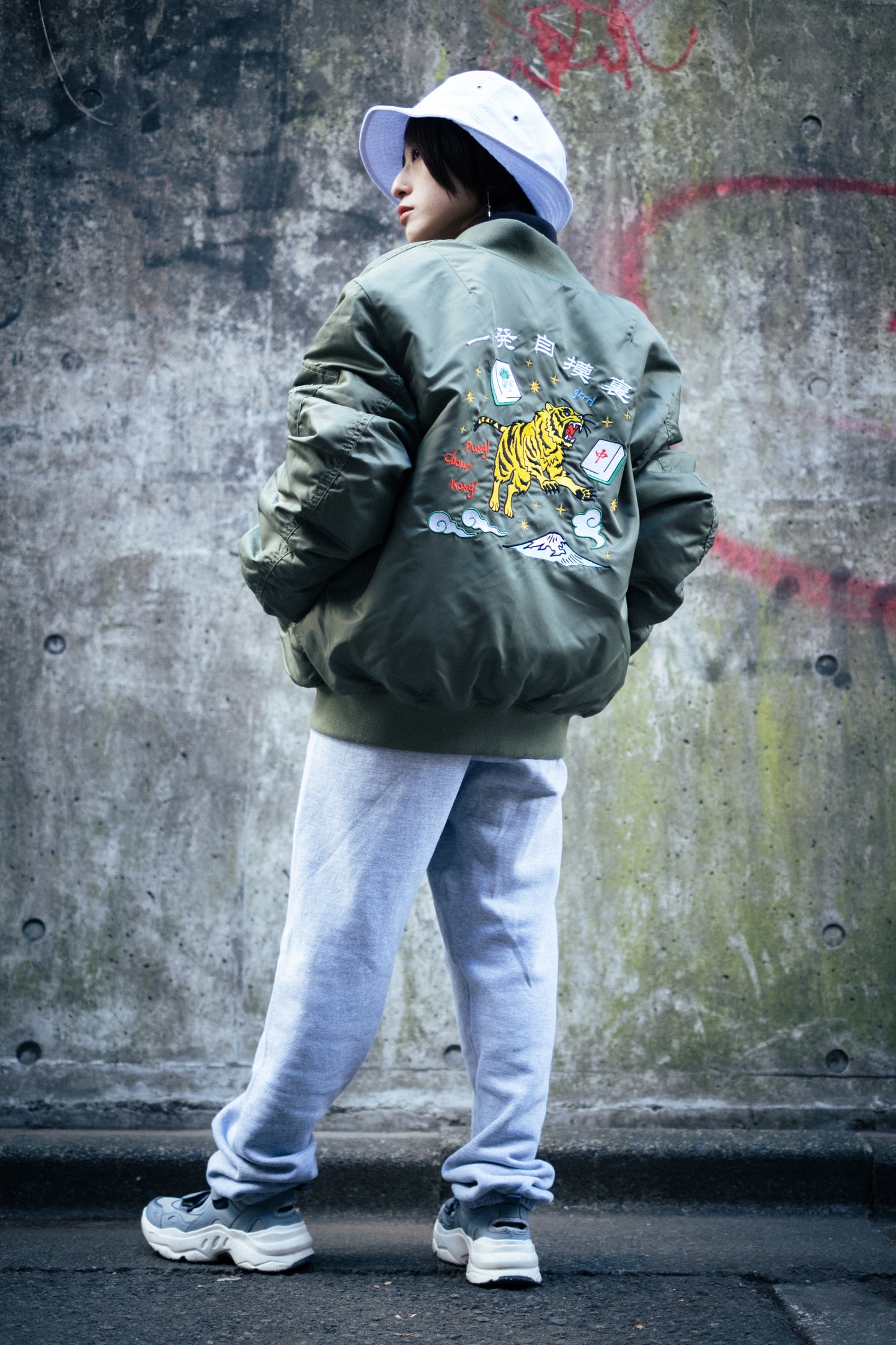 '麻雀仙人' sweatshirt & pants