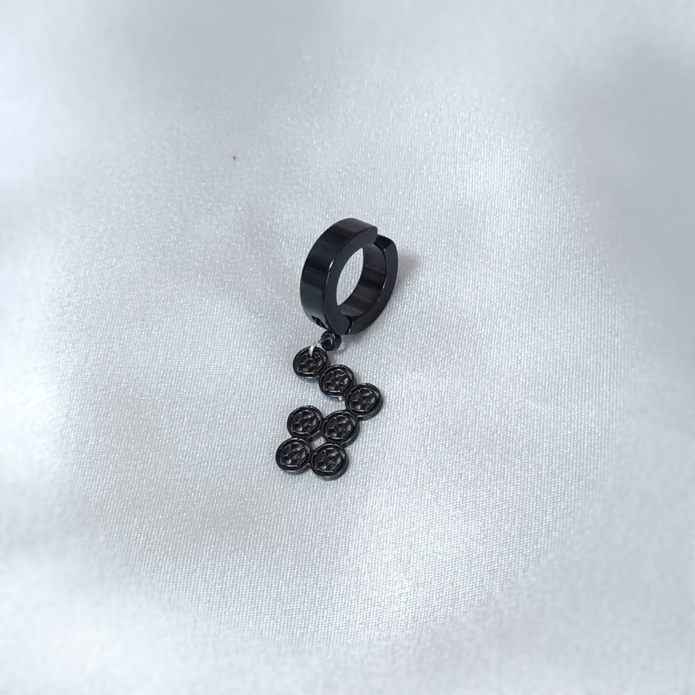 mahjong black single earrings