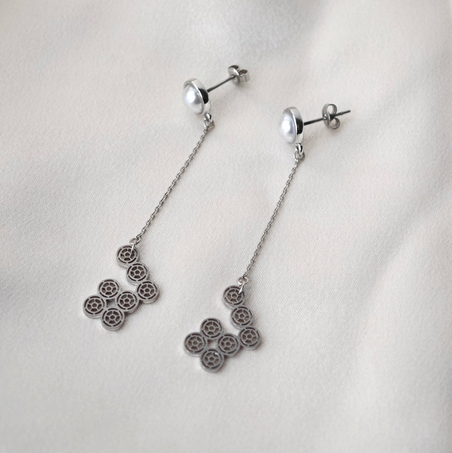 7-dots chain earrings