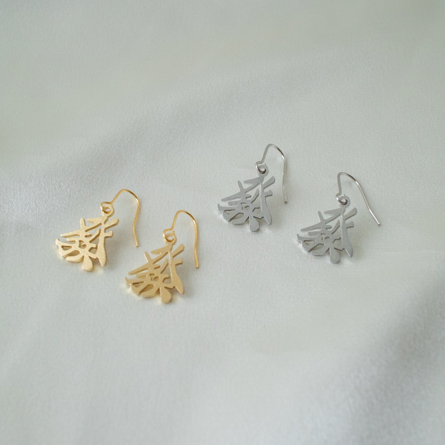 hatsu simple earrings