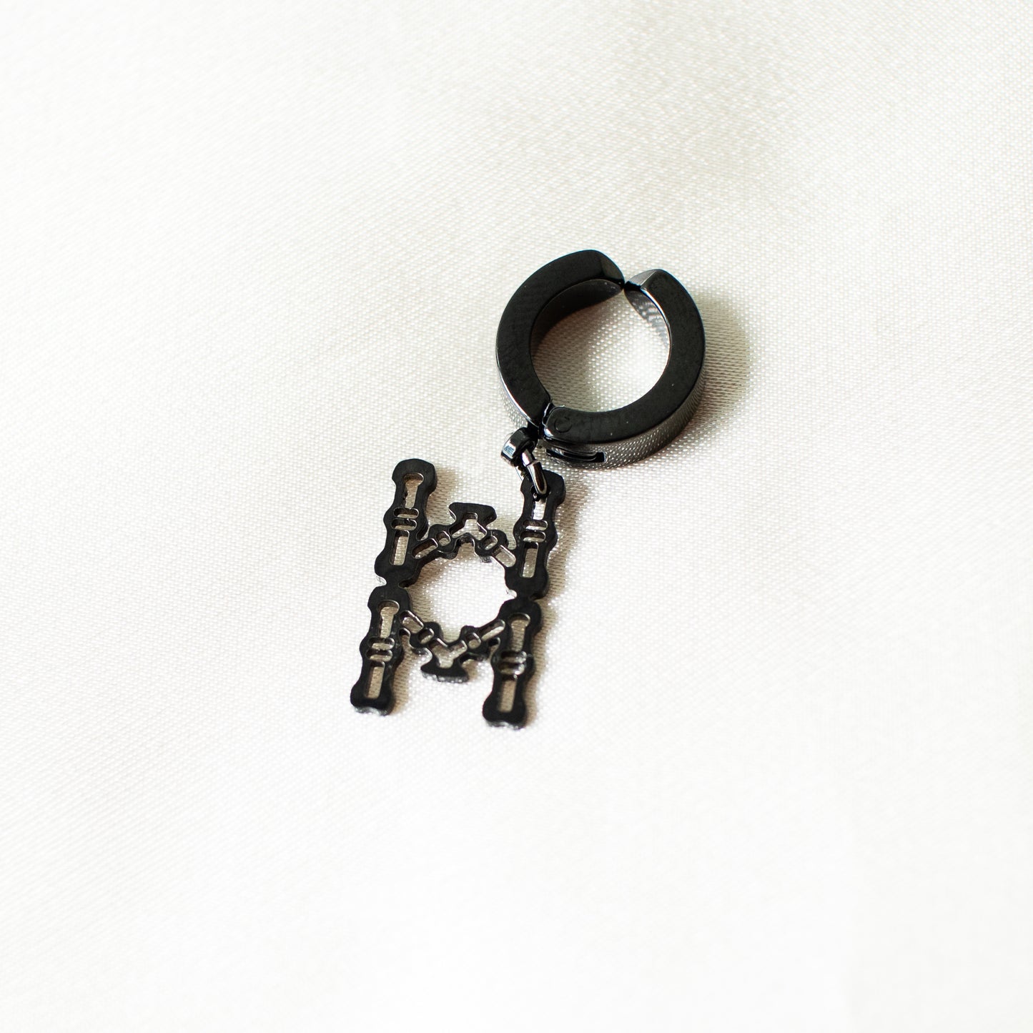 mahjong black single earrings