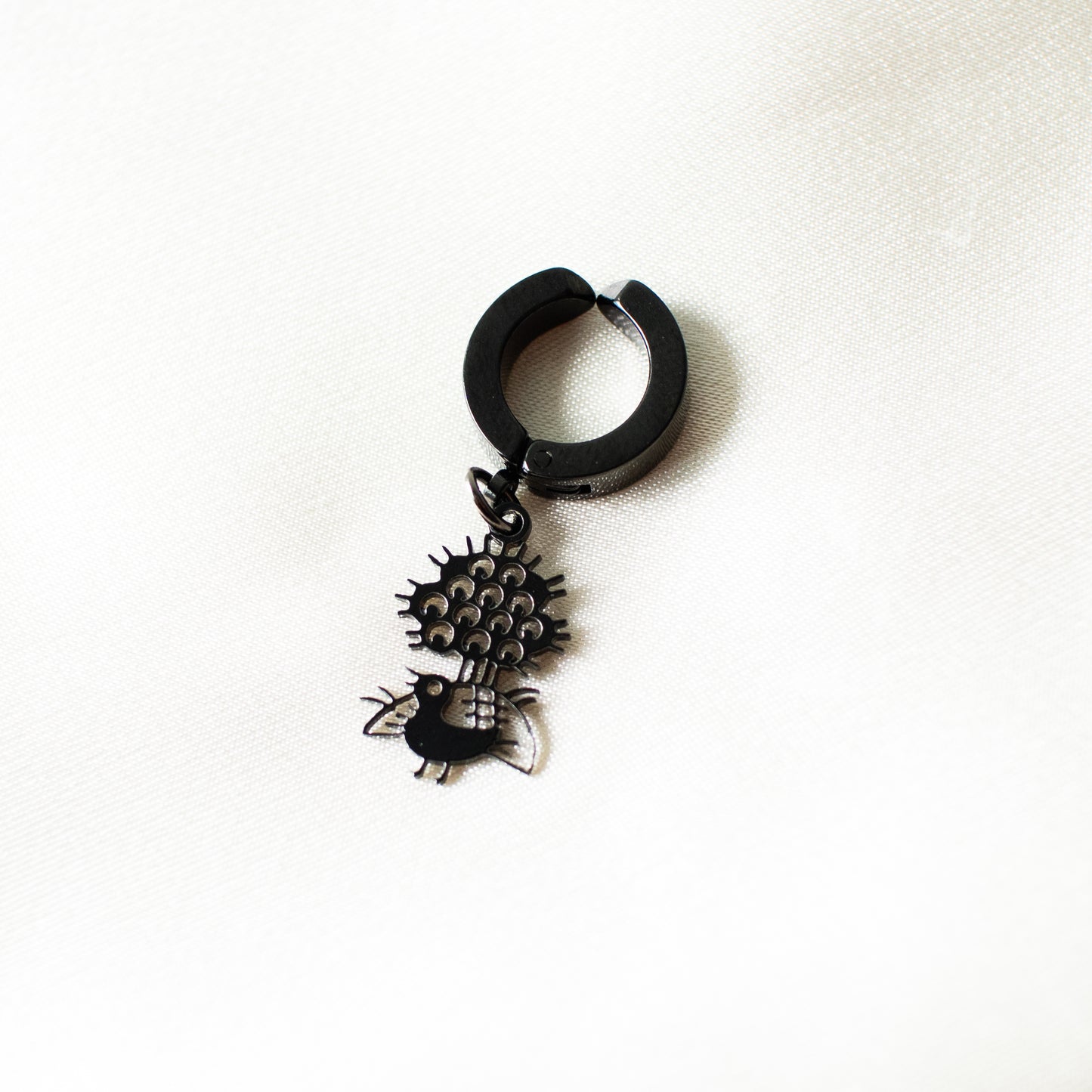 mahjong black single earrings